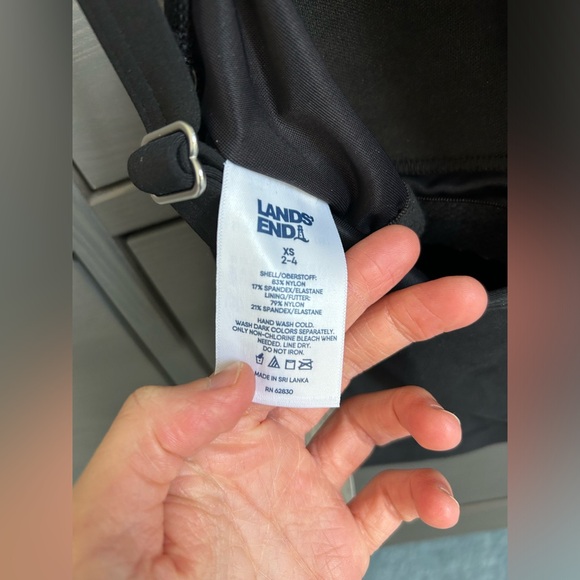 NWT Lands End Black Scoop Shoulder Midkini Swimsuit Top - Picture 6 of 7